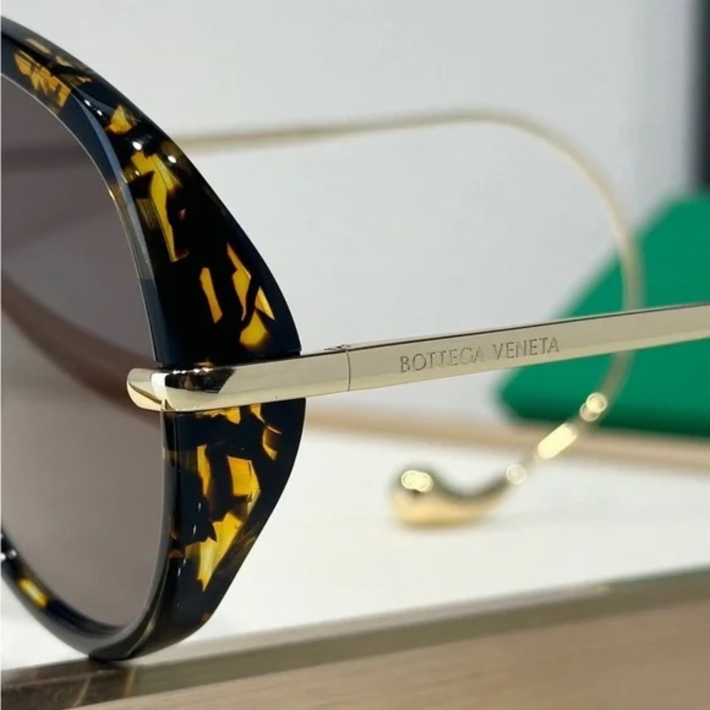 Bottega Veneta Women’s Sunglasses - Picture 4 of 8